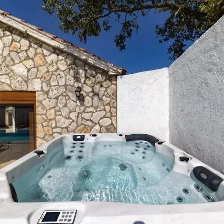 Stone Marita With Pool *