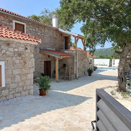 Stone Marita With Pool וילה Klarici