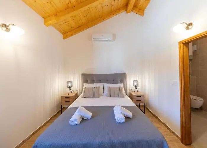 Stone Marita With Pool * Klarici