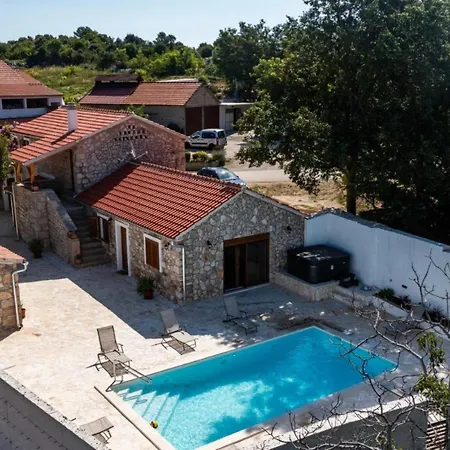 Βίλα Stone Marita With Pool Klarici
