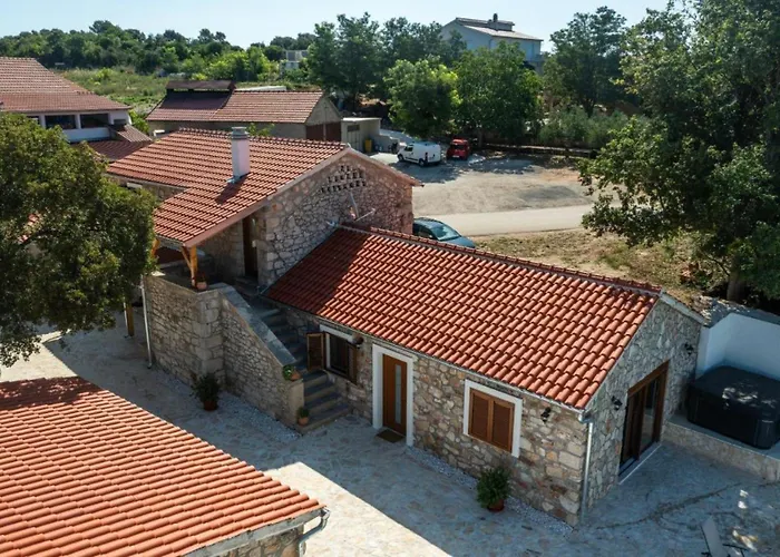 Stone Marita With Pool *